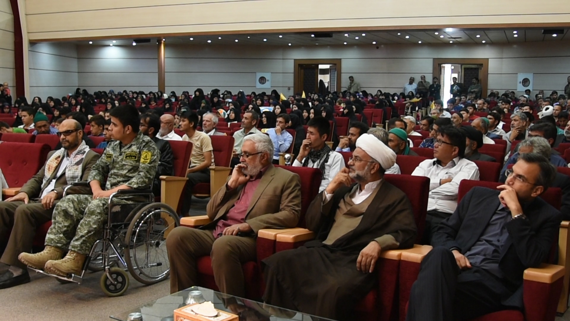 ali_8226.mov.00_00_08_22.still001.jpg - 733.13 کیلو بایت